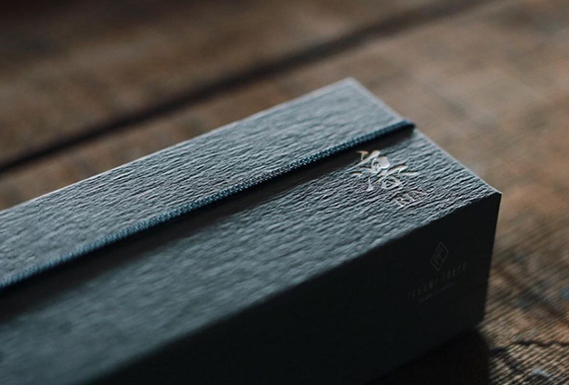 大事な方へのギフトにも化粧箱に入れてお届けします